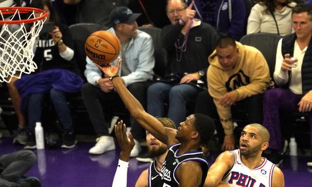 （体育）篮球——NBA常规赛：国王胜76人-3.jpg