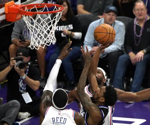 （体育）篮球——NBA常规赛：国王胜76人-5.jpg