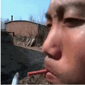 笑到肚子疼，37张搞笑动图，哥们裤子不合身就别穿出来了！挺尴尬-4.jpg
