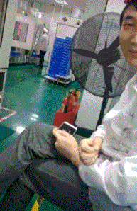笑到肚子疼，37张搞笑动图，哥们裤子不合身就别穿出来了！挺尴尬-11.jpg