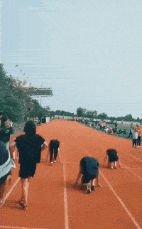 笑到肚子疼，37张搞笑动图，哥们裤子不合身就别穿出来了！挺尴尬-20.jpg
