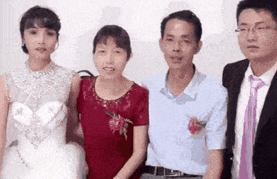 笑到肚子疼，37张搞笑动图，哥们裤子不合身就别穿出来了！挺尴尬-34.jpg