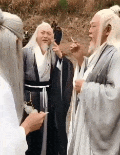 笑到肚子疼，37张搞笑动图，哥们裤子不合身就别穿出来了！挺尴尬-36.jpg
