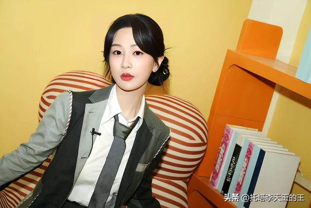 2024最美最受欢迎的女明星，杨幂稳占首榜！-5.jpg
