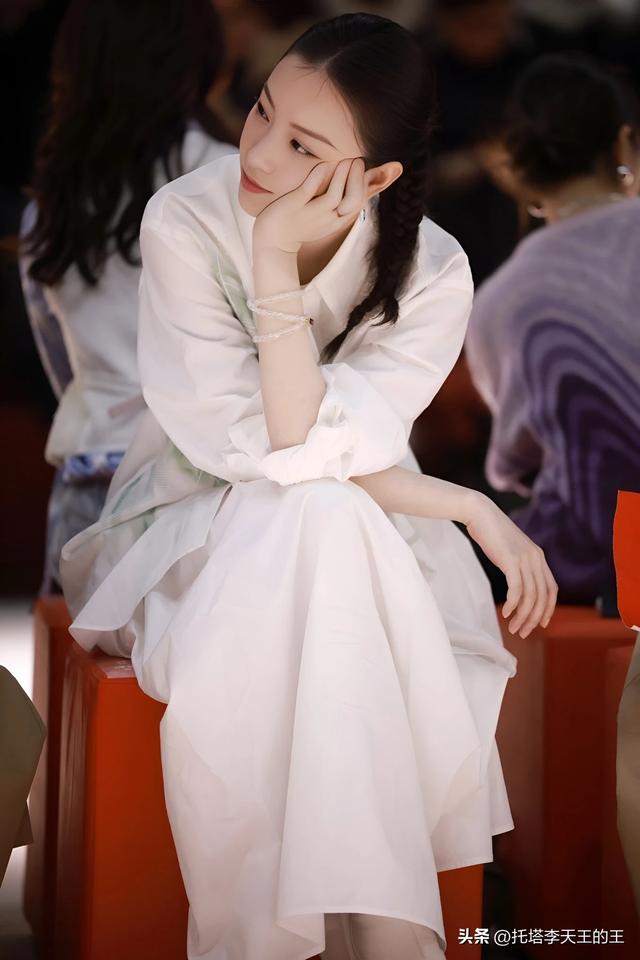 2024最美最受欢迎的女明星，杨幂稳占首榜！-10.jpg