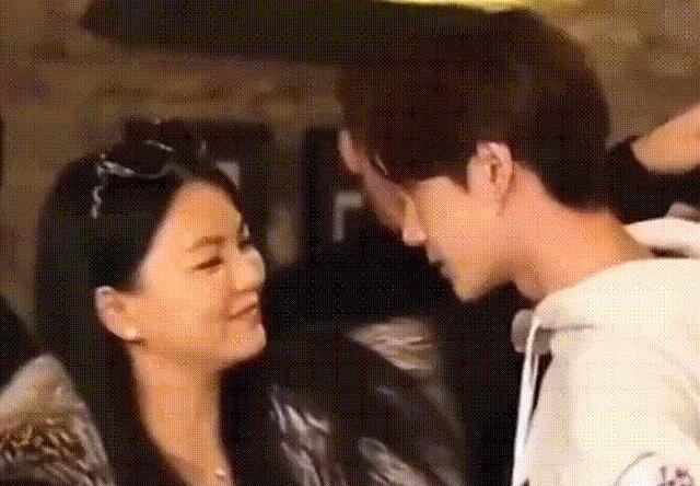 娱乐圈10位明星频出撩人丑闻，背后真相究竟是什么？-9.jpg
