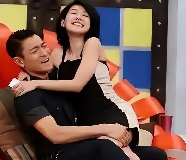 娱乐圈10位明星频出撩人丑闻，背后真相究竟是什么？-15.jpg