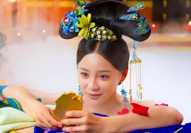 从万人迷到过气明星，这7位当红艺人的人生大起大落！-5.jpg