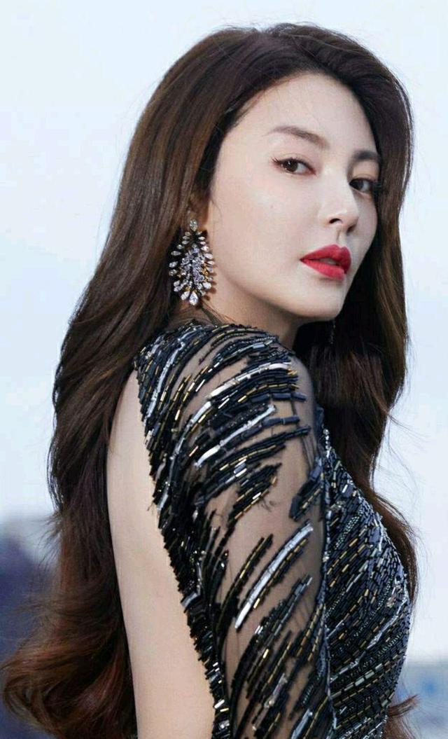 内地娱乐圈十大性感女星，好身材惊艳！-2.jpg