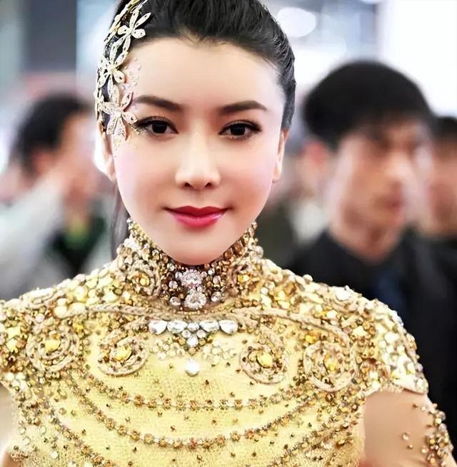 内地娱乐圈十大性感女星，好身材惊艳！-30.jpg