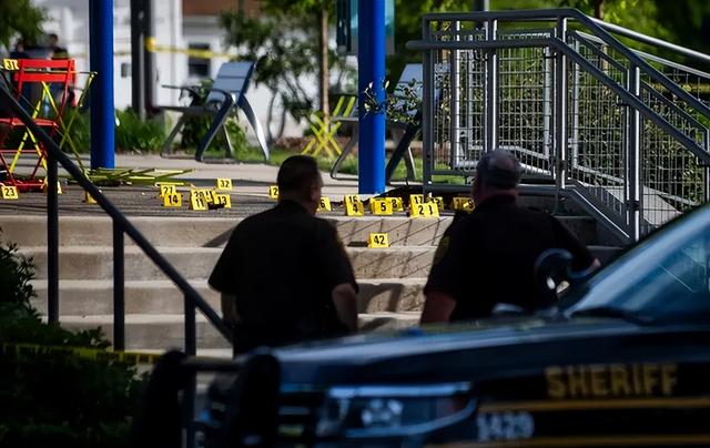 加拿大大范围砍航班!30人死伤 枪击连发!华人枫叶卡无端遭取消-2.jpg