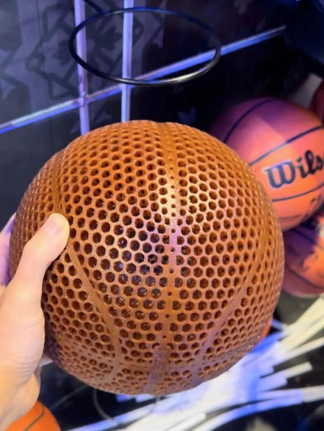 有点料·上手｜下一代篮球登场：全球首款 3D 打印无气篮球-6.jpg