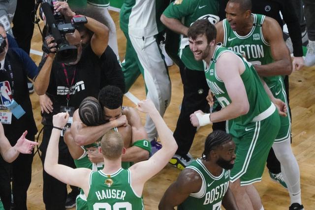 （体育）篮球——NBA总决赛：凯尔特人队夺得总冠军(2)-4.jpg