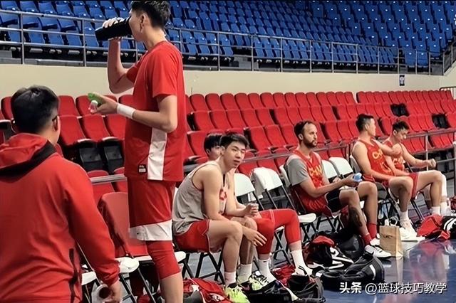 “他们根本不会打球...”男篮理论上的出线可能性相当渺茫！-7.jpg