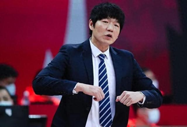 邱彪正式加盟山东男篮！与前两任主帅对比，他的优缺点同样明显-1.jpg