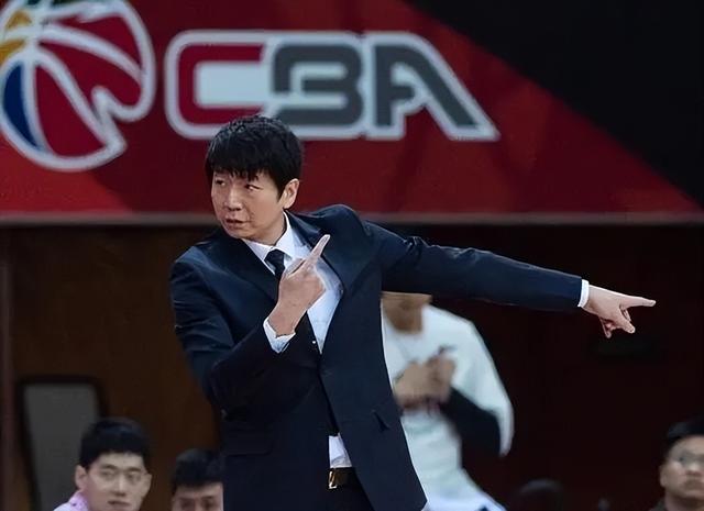 邱彪正式加盟山东男篮！与前两任主帅对比，他的优缺点同样明显-2.jpg