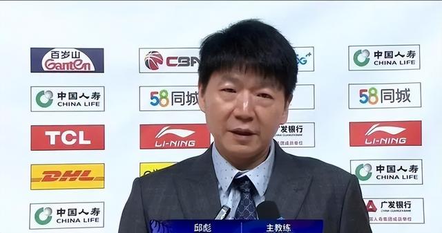 邱彪正式加盟山东男篮！与前两任主帅对比，他的优缺点同样明显-3.jpg