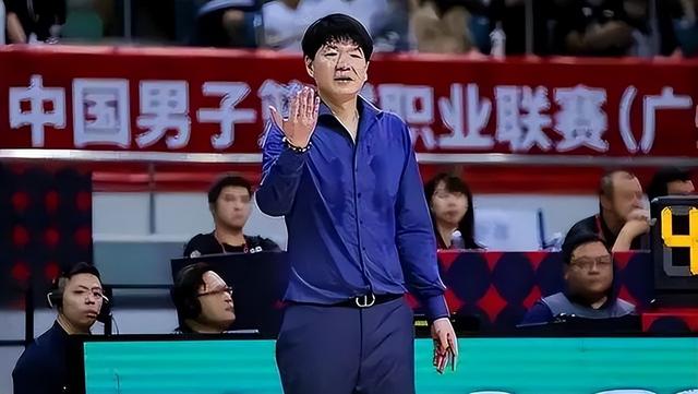 邱彪正式加盟山东男篮！与前两任主帅对比，他的优缺点同样明显-5.jpg