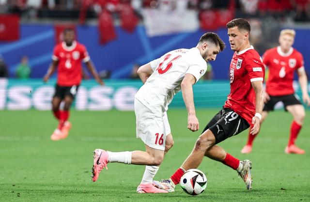 2-1！欧洲杯头号黑马狂奔：时隔16年，再进8强，将决战荷兰-5.jpg