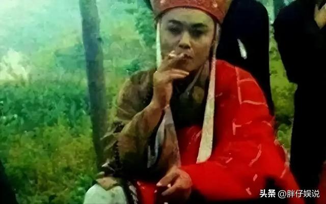 独家揭秘！这些明星的真实生活，比你想象的更…？！-6.jpg