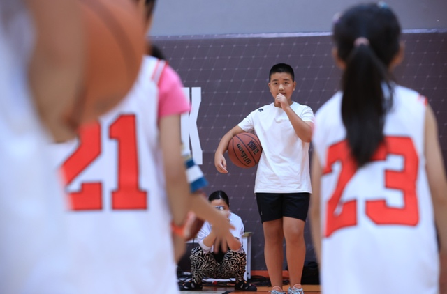 性别无界，篮球无惧：两少年发起混合篮球赛，助力女生展现运动风采-3.jpg