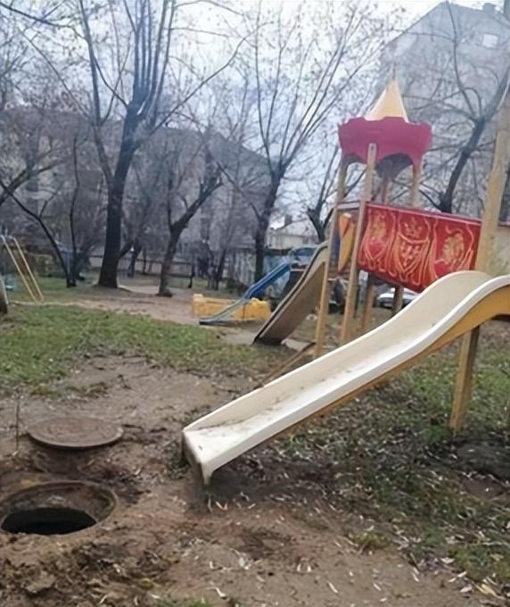 27张搞笑图片，带你笑翻天！自行车都撞不过，汽车厂家估计要哭了-18.jpg