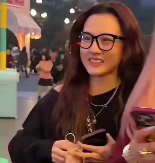 揭开娱乐圈神秘面纱：明星的真实面貌与人生-2.jpg