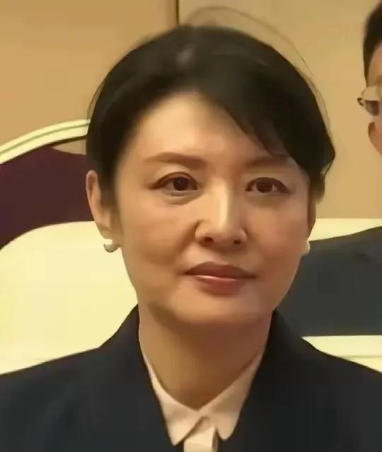 揭开娱乐圈神秘面纱：明星的真实面貌与人生-5.jpg