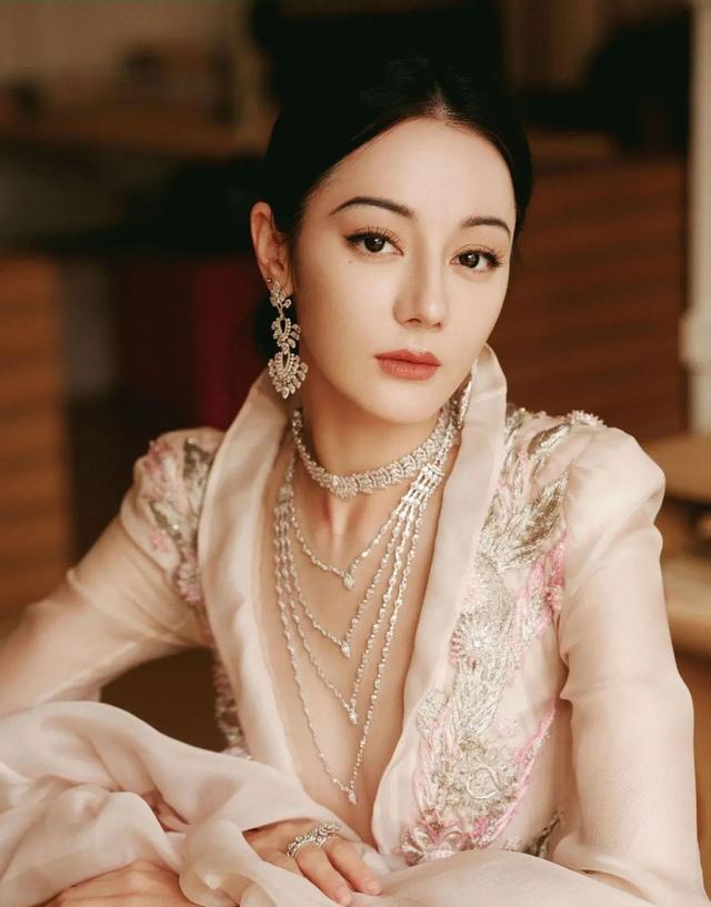 内娱断层顶流明星，肖战迪丽热巴登顶，杨紫第9李现第4王一博第3-2.jpg