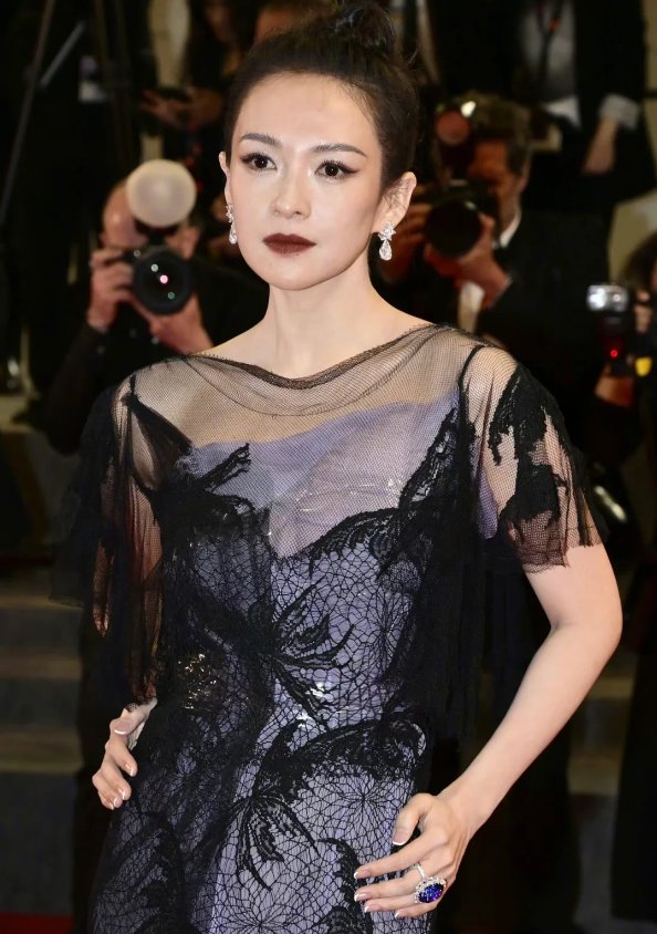 当杨幂遇上章子怡，“明星脸”与“高级脸”的差距，一眼就能分辨-10.jpg