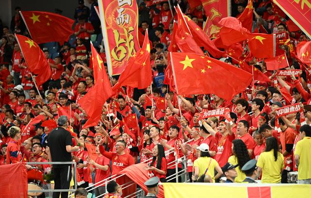 （体育）（2）足球——世预赛：中国队对阵日本队-1.jpg