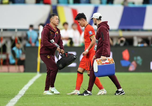 （体育）足球——世预赛：中国队对阵日本队(13)-4.jpg