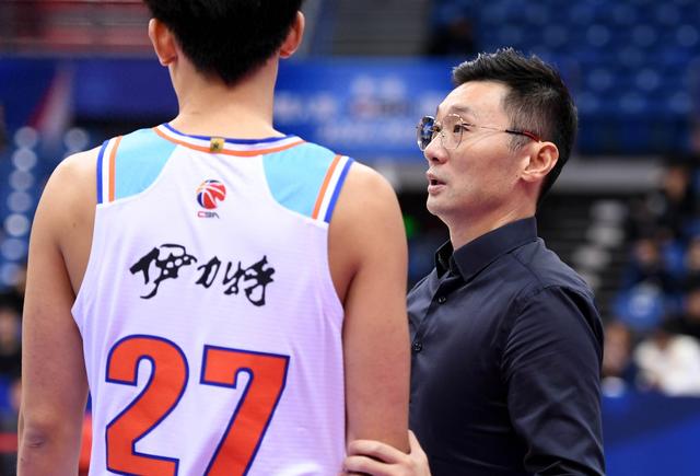 （体育）篮球——CBA俱乐部杯赛：新疆伊力特胜辽宁本钢-1.jpg