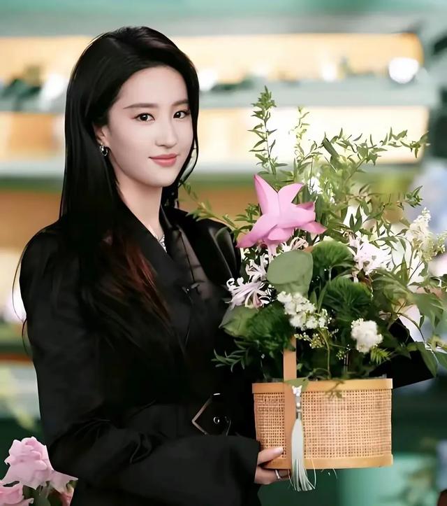 惊艳！内娱80后10位女明星，刘亦菲、赵丽颖上榜，有没有你喜欢的-16.jpg