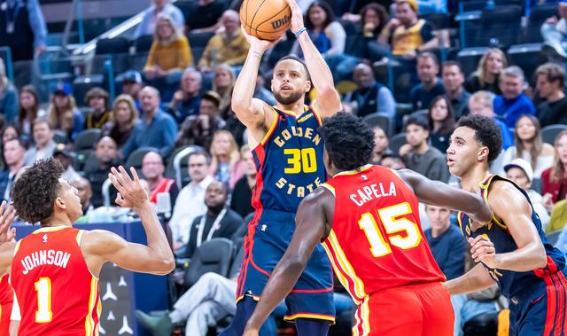 （体育）篮球——NBA常规赛：勇士胜老鹰-7.jpg