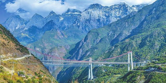 云新闻头条丨钢铁动脉擎起雪域幸福路-4.jpg