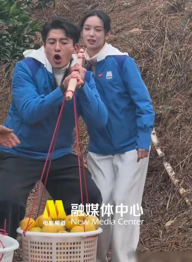8位明星同框，聂远和刘敏涛当队长，带着成员一起体验摘橙子-5.jpg