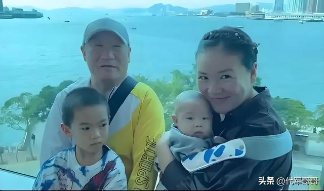 盘点年过50岁老来得子的15位男明星，你最羡慕谁？-3.jpg