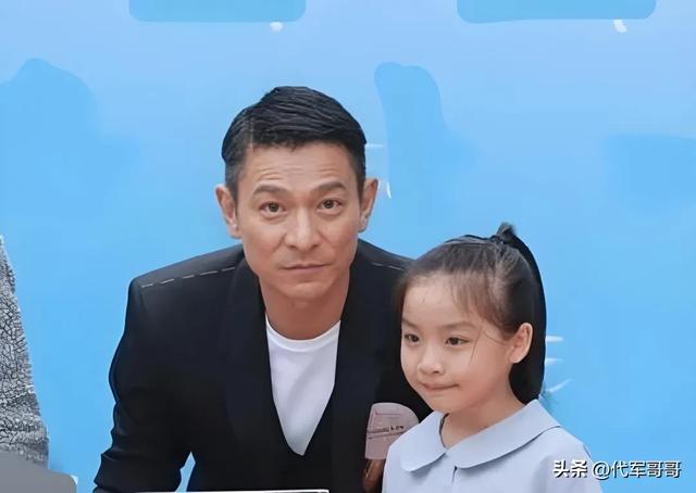 盘点年过50岁老来得子的15位男明星，你最羡慕谁？-9.jpg