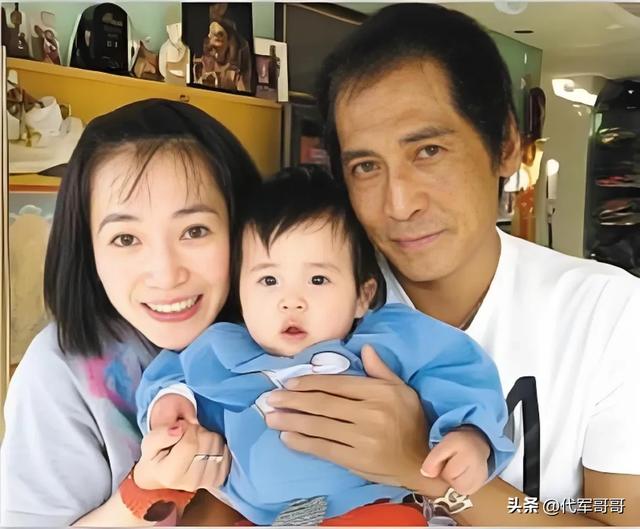 盘点年过50岁老来得子的15位男明星，你最羡慕谁？-15.jpg