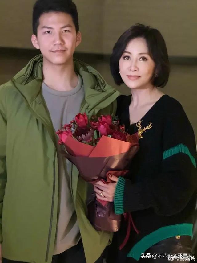 刘嘉玲59岁生日这天，让人看到富豪明星晚年无儿无女的真实生活-18.jpg