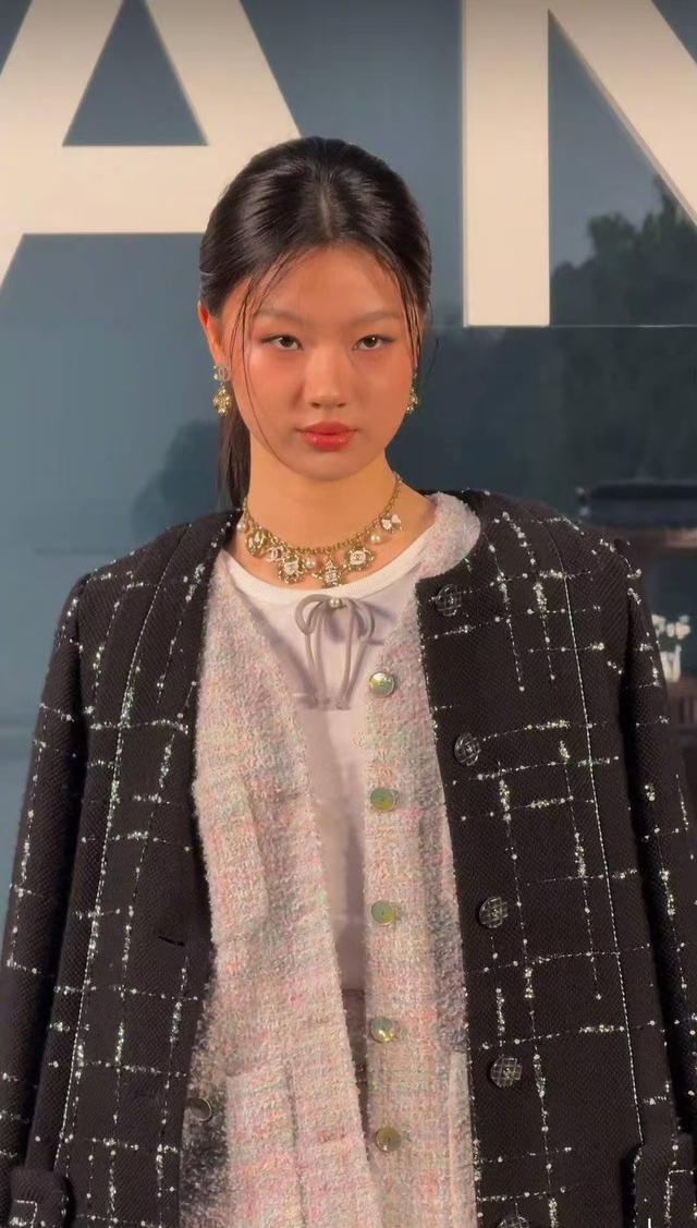 外媒镜头下明星们纷纷原形毕露，陈伟霆变俄罗斯大妈王一博没睡醒-9.jpg