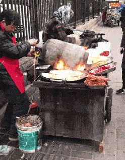 笑一笑，30组搞笑动图，今天终于见到了什么是正宗的过桥米线，-15.jpg
