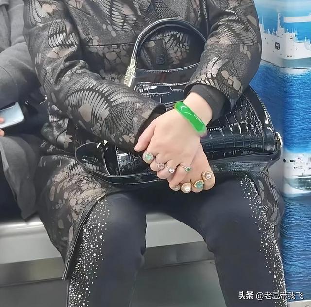 笑一笑，30组搞笑动图，今天终于见到了什么是正宗的过桥米线，-16.jpg