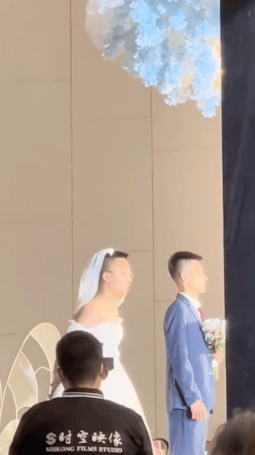 笑一笑，30组搞笑动图，今天终于见到了什么是正宗的过桥米线，-21.jpg