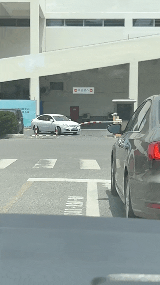 笑一笑，30组搞笑动图，今天终于见到了什么是正宗的过桥米线，-23.jpg