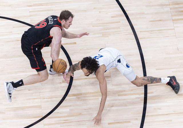 （体育）篮球——NBA常规赛：猛龙不敌独行侠-10.jpg
