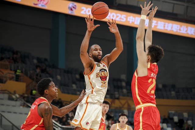 （体育）篮球——CBA常规赛：浙江方兴渡对阵深圳马可波罗-6.jpg