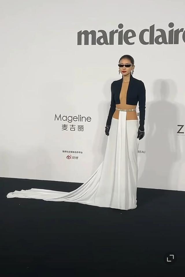 现在的女明星都怎么了？嘉人女性影响力之夜，她们穿的很无语！-10.jpg