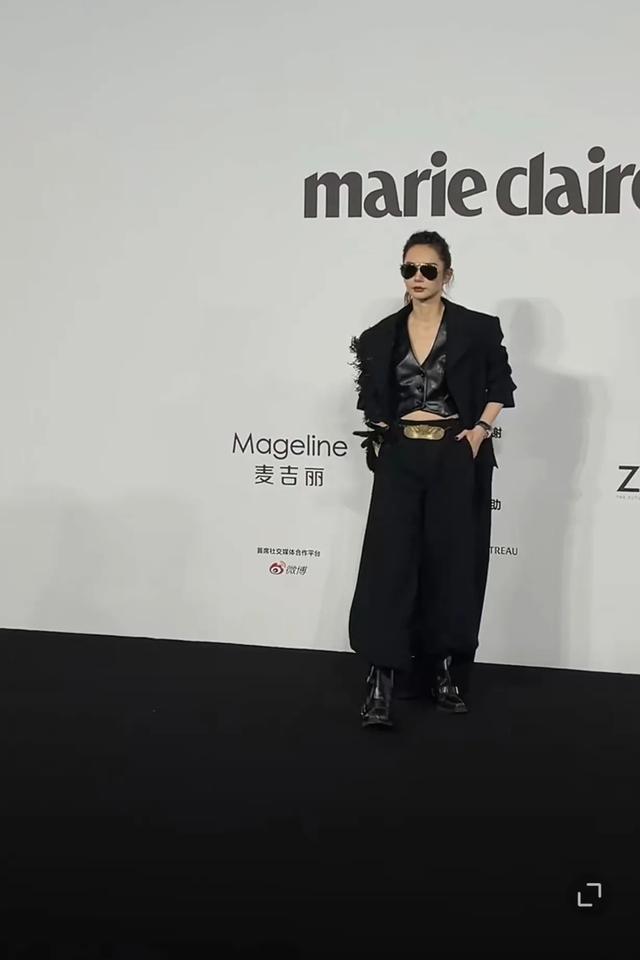 现在的女明星都怎么了？嘉人女性影响力之夜，她们穿的很无语！-16.jpg